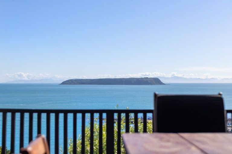 Photo of property in 5 Roys Road, Plimmerton, Porirua, 5026