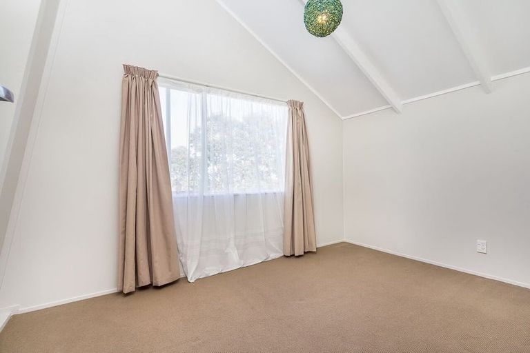 Photo of property in 2/10 Kiekie Road, Mangere Bridge, Auckland, 2022