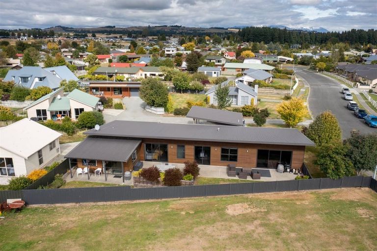 Photo of property in 21 Pop Andrew Drive, Te Anau, 9600