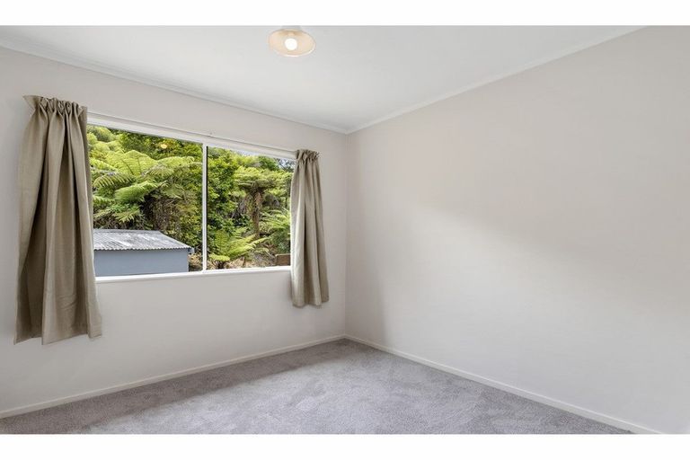 Photo of property in 8 Limmer Place, Browns Bay, Auckland, 0632
