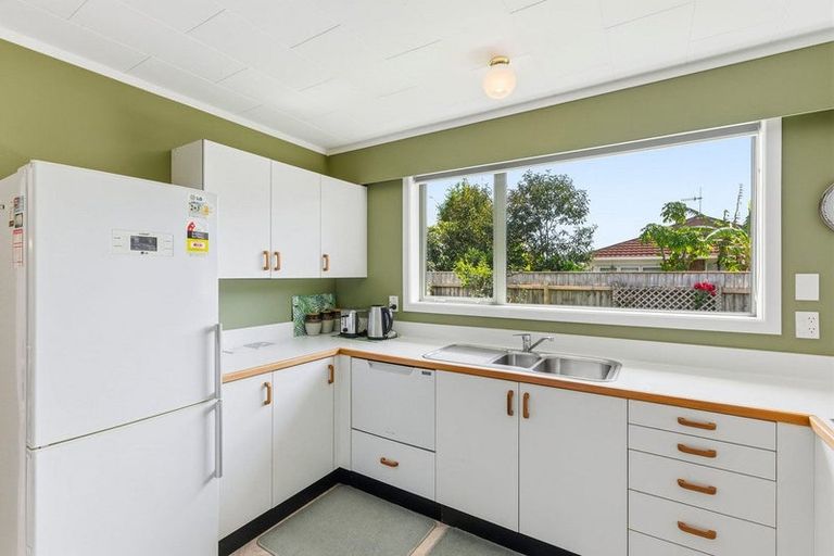Photo of property in 48a Rewarewa Crescent, Waikanae, 5036