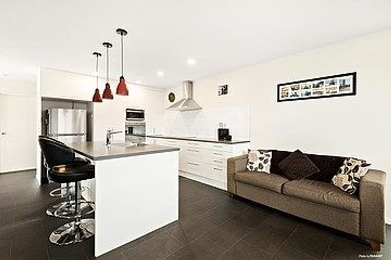 Photo of property in 17 Modello Lane, Waiuku, 2123