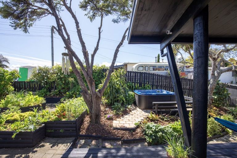 Photo of property in 1 Bay View Road, Raglan, 3225