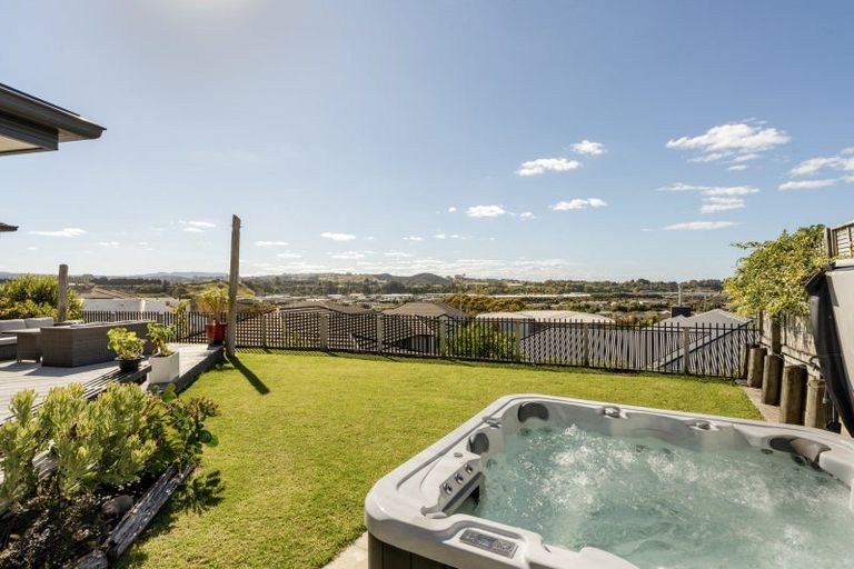 Photo of property in 21 Benmore Crescent, Pyes Pa, Tauranga, 3112