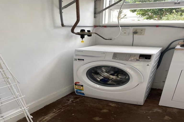 Photo of property in 53 Hawker Street, Mount Victoria, Wellington, 6011