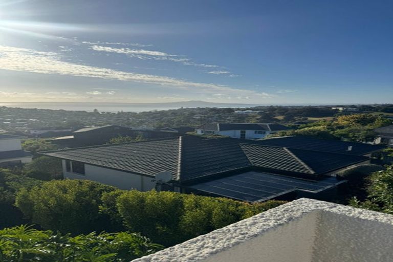 Photo of property in 2/7 Calypso Place, Rothesay Bay, Auckland, 0630