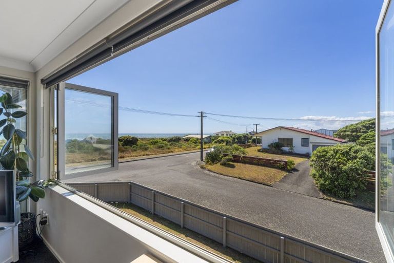 Photo of property in 2 Kowhai Street, Otaki Beach, Otaki, 5512