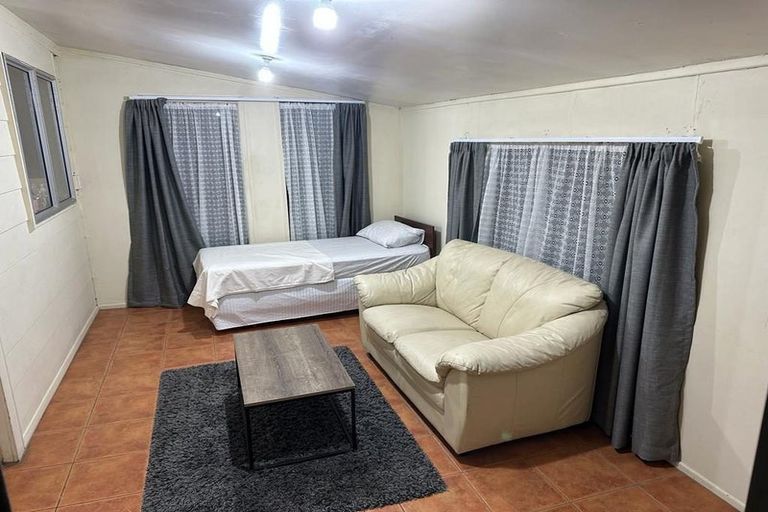 Photo of property in 136 Mahia Road, Wattle Downs, Auckland, 2103