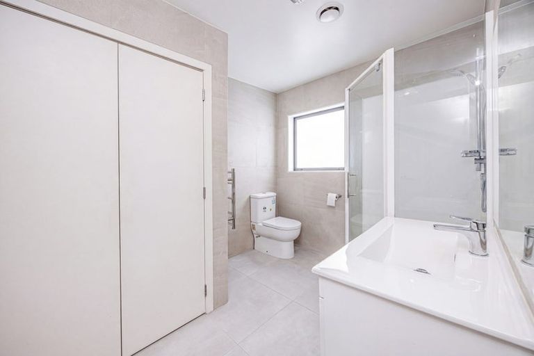 Photo of property in 22a Lincoln Park Avenue, Massey, Auckland, 0614
