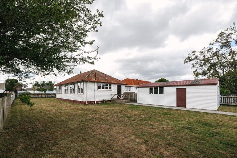 Photo of property in 24 Thames Street, Roslyn, Palmerston North, 4414