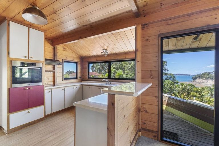 Photo of property in 22 Durness Place, Red Beach, 0932