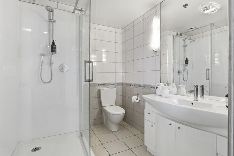 Photo of property in 1/6d Durham Street, Tauranga, 3110