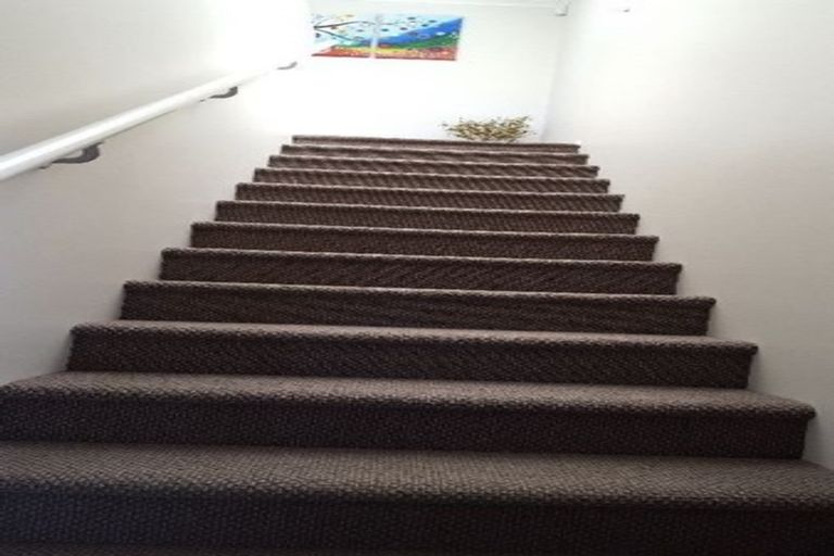 Photo of property in 9a Nimstedt Avenue, Oteha, Auckland, 0632