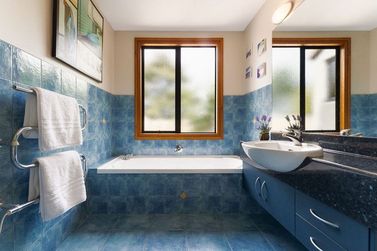 Photo of property in 2 La Cumbre Close, Bethlehem, Tauranga, 3110