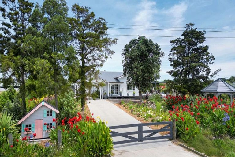 Photo of property in 104 Ferry Road, Clive, 4102