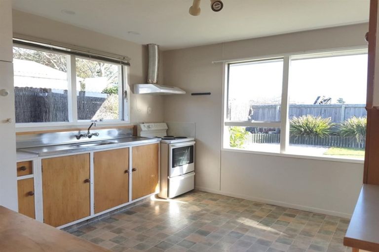 Photo of property in 2/31 Lamorna Road, Parklands, Christchurch, 8083