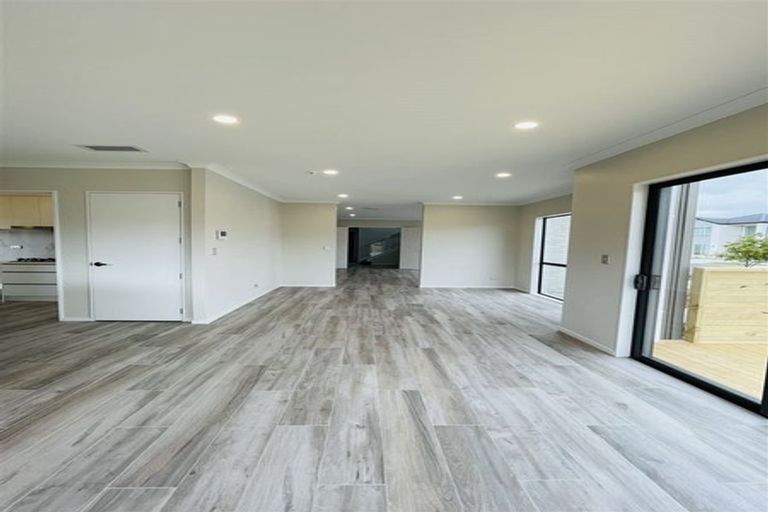 Photo of property in 111 Valderama Drive, Flat Bush, Auckland, 2019