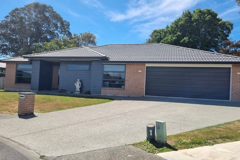 Photo of property in 5 Angus Place, Carterton, 5713