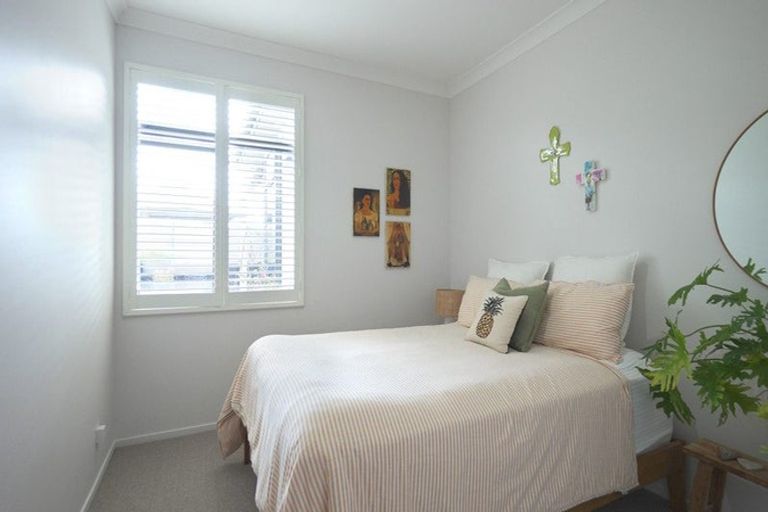 Photo of property in 57 Roberta Crescent, Orewa, 0931