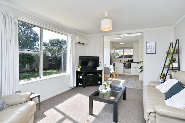 Photo of property in 2/90 Queenspark Drive, Parklands, Christchurch, 8083