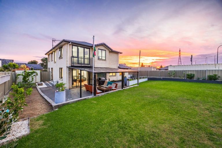 Photo of property in 22 Erceg Way, Rosehill, Papakura, 2113