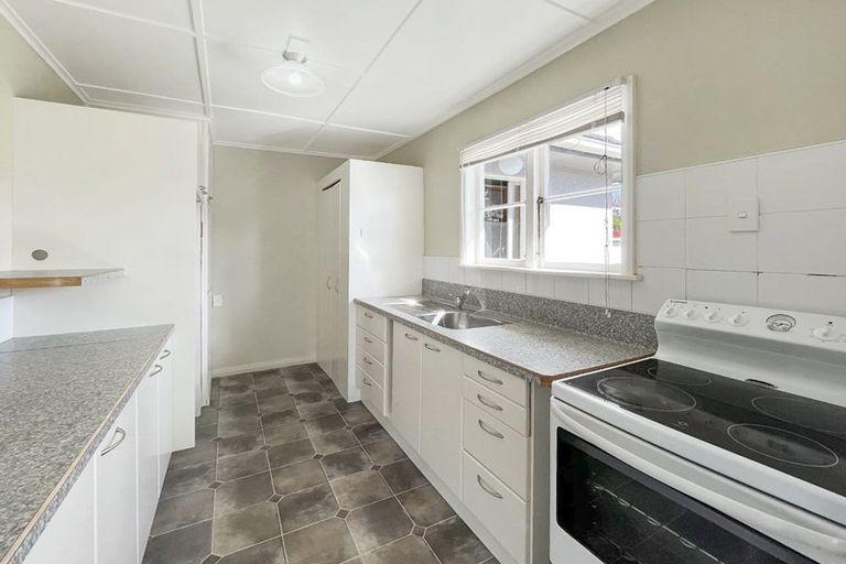 Photo of property in 17 Rewa Street, Takaro, Palmerston North, 4412