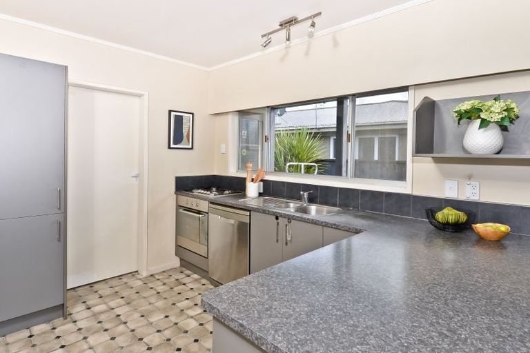 Photo of property in 1 Burwood Place, Silverdale, Hamilton, 3216