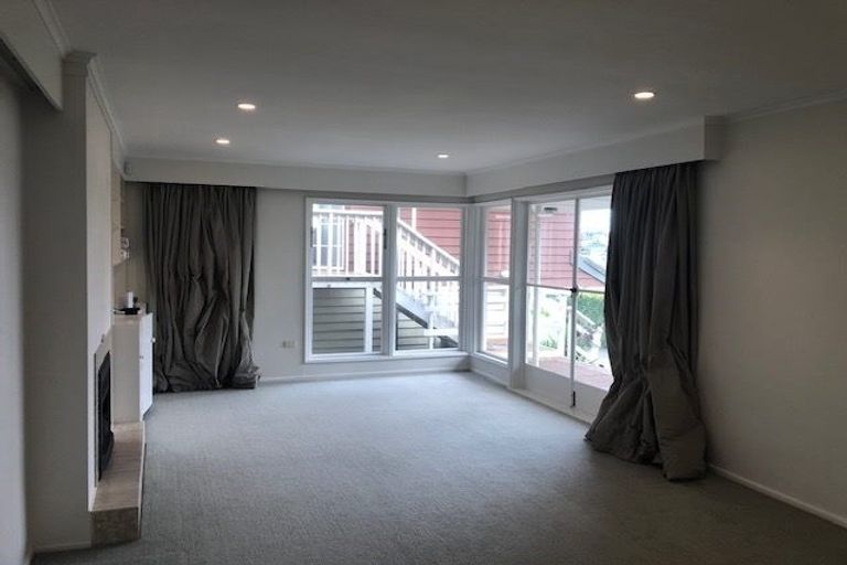 Photo of property in 10 Dodson Avenue, Milford, Auckland, 0620