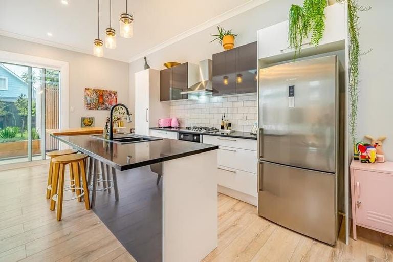 Photo of property in 18 Bolton Street, Petone, Lower Hutt, 5012