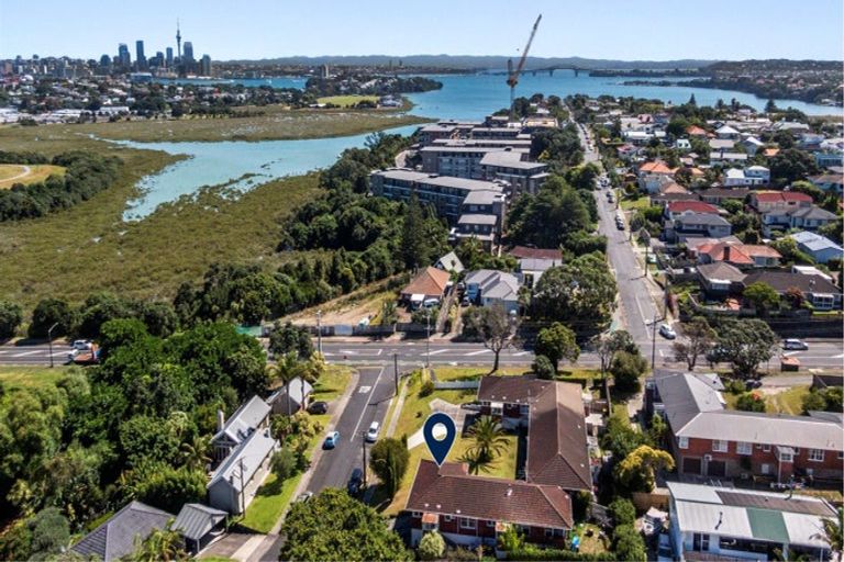 Photo of property in 6/40 Lake Road, Narrow Neck, Auckland, 0624