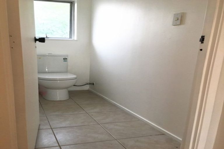 Photo of property in 1/18 Kitewao Street, Northcote, Auckland, 0627