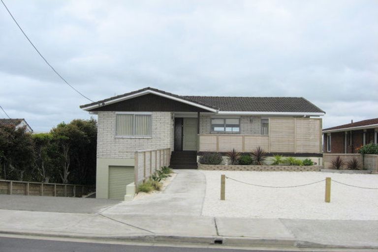 Photo of property in 35 Roberts Road, Matakatia, Whangaparaoa, 0930