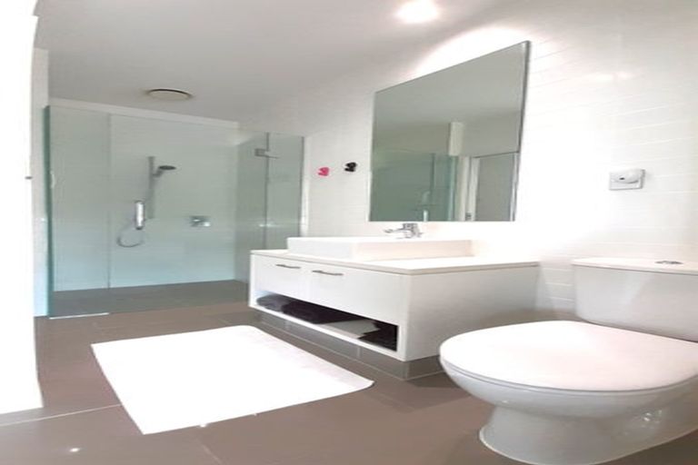 Photo of property in Sentinel Apartments, 1305/3 Northcroft Street, Takapuna, Auckland, 0622