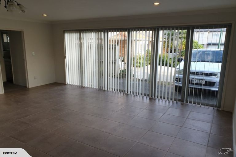 Photo of property in 10 Bushpark Place, Flat Bush, Auckland, 2016