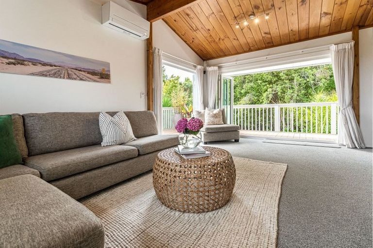 Photo of property in 1/6a Sunnynook Road, Sunnynook, Auckland, 0620
