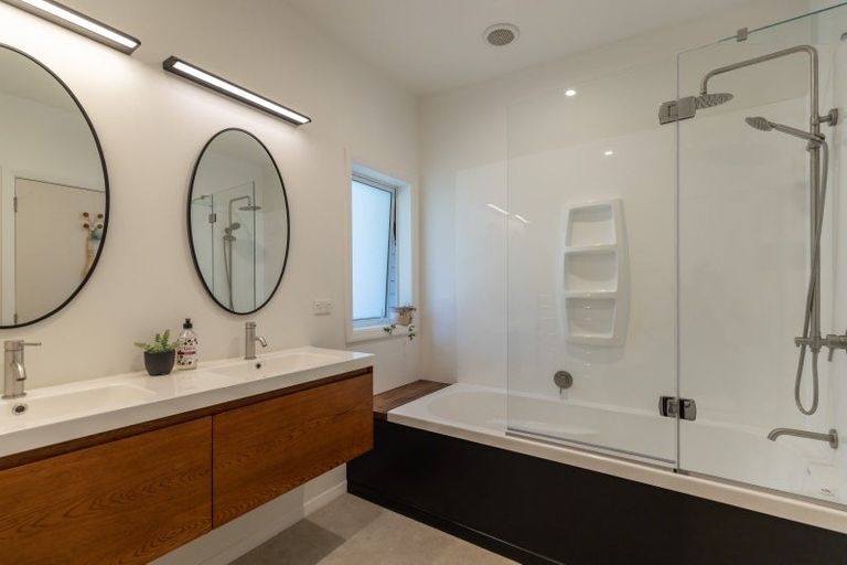 Photo of property in 35 Tennis Court Road, Raumati South, Paraparaumu, 5032