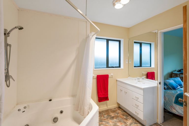 Photo of property in 51a Mortlake Street, Islington, Christchurch, 8042