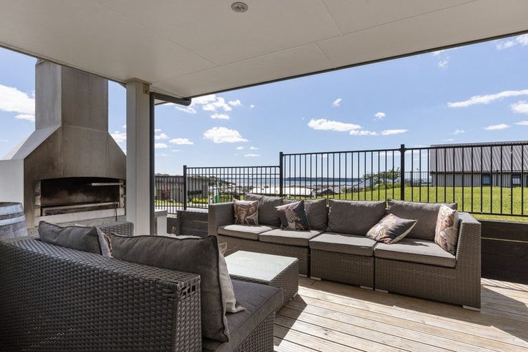 Photo of property in 30 Ridge Drive, Omokoroa, 3114