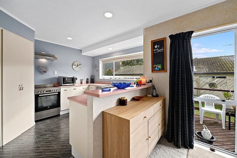 Photo of property in 22 Memphis Grove, Totara Park, Upper Hutt, 5018