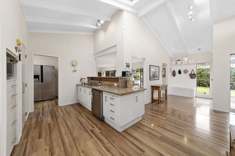 Photo of property in 106 The Circle, Manly, Whangaparaoa, 0930