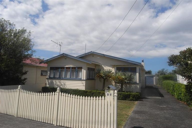 Photo of property in 37 Walmer Road, Point Chevalier, Auckland, 1022