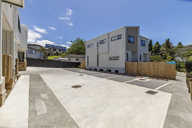 Photo of property in 5/7 Cedar Heights Avenue, Massey, Auckland, 0614