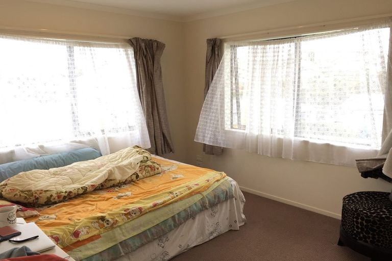 Photo of property in 6 Pyramid Place, Glen Eden, Auckland, 0602