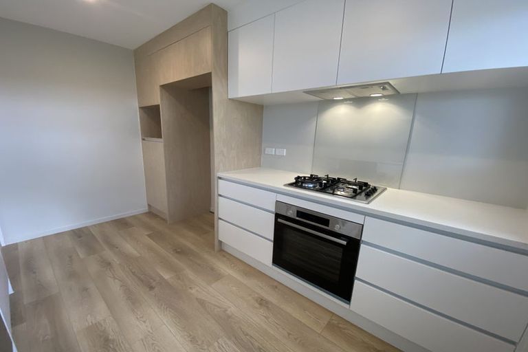 Photo of property in 3f Westall Road, New Lynn, Auckland, 0600