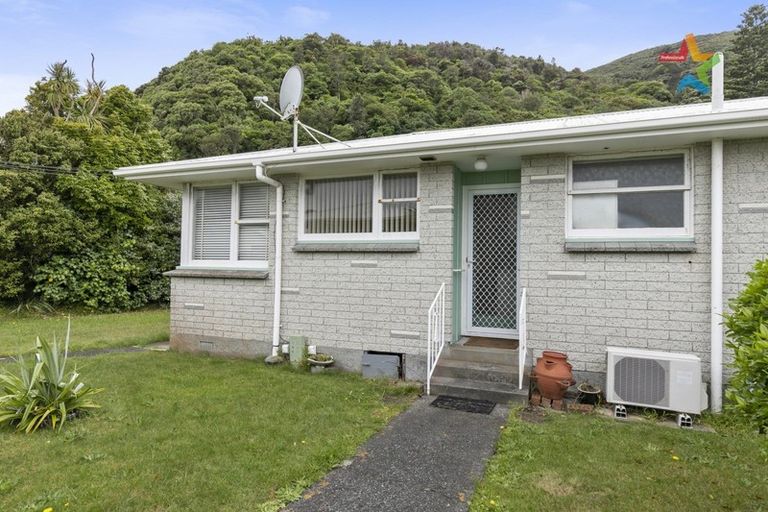 Photo of property in 8/250 Muritai Road, Eastbourne, Lower Hutt, 5013