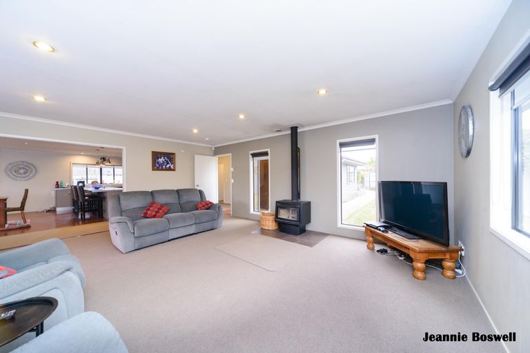 Photo of property in 9 Walnut Grove, Kelvin Grove, Palmerston North, 4414