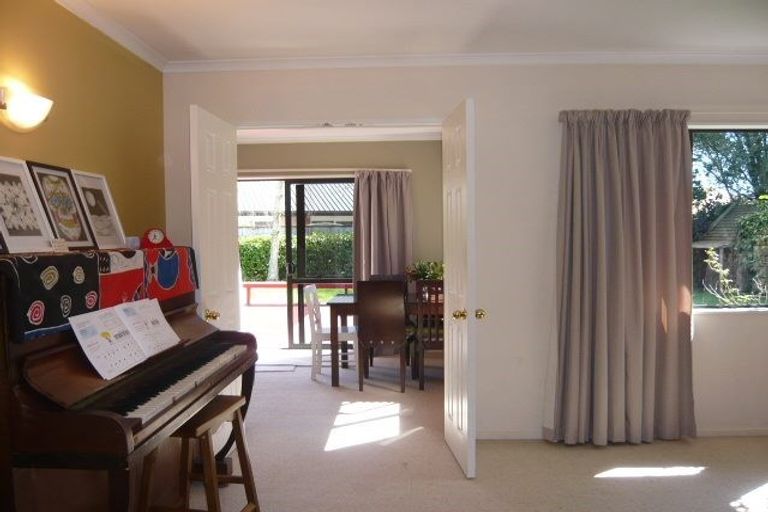 Photo of property in 7 Johnsfield Place, Rototuna, Hamilton, 3210