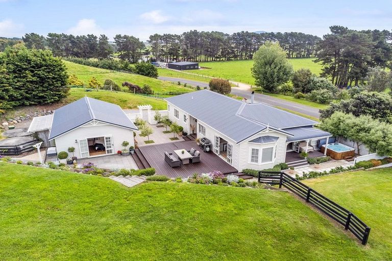 Photo of property in 191 Pukenamu Road, Te Horo, Otaki, 5581