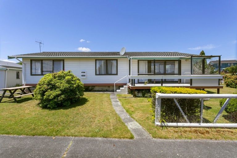 Photo of property in 14 Tobin Place, Richmond Heights, Taupo, 3330