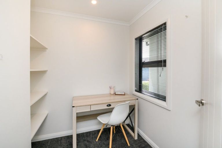 Photo of property in 32 Dogwood Way, Milson, Palmerston North, 4414